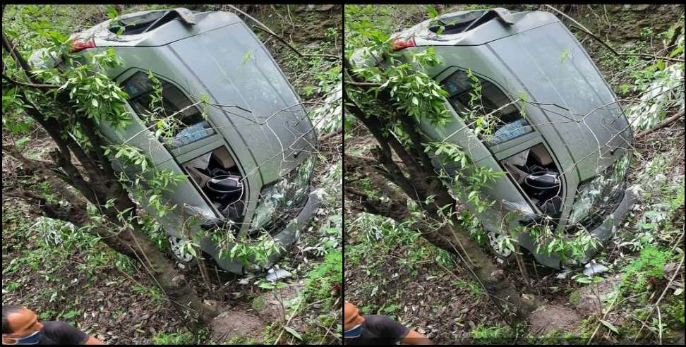 Nainital Haldwani Road Car: Former councilor Deep Narayans car fell into a ditch on Nainital Haldwani road