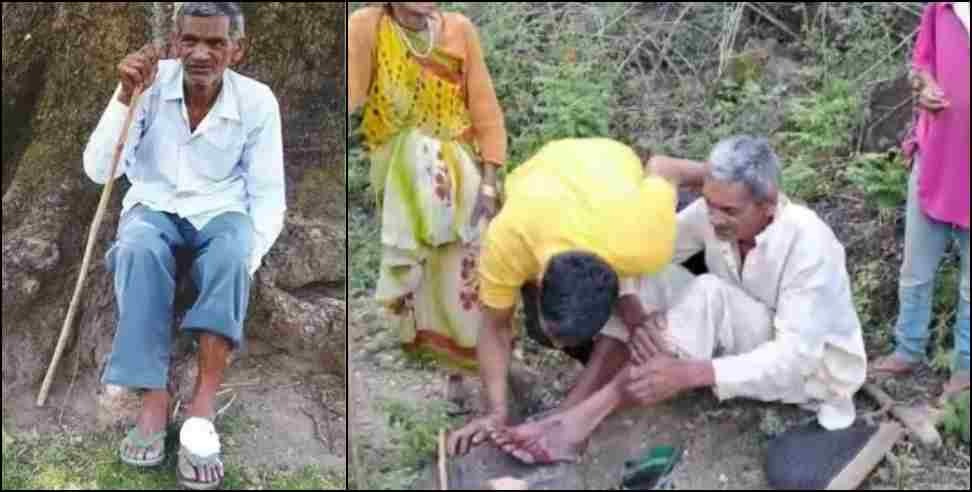 Rikhanikhal Manwar Singh Rawat : Pauri Rikhanikhal Manwar Singh Rawat fight with two leopards