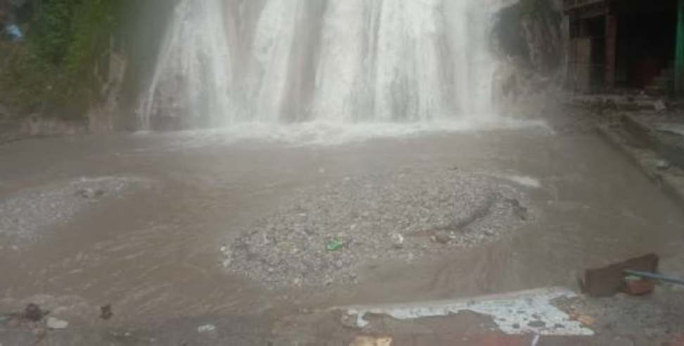Kempty Falls Uttarakhand: Danger of getting stones and debris in Kempty Falls