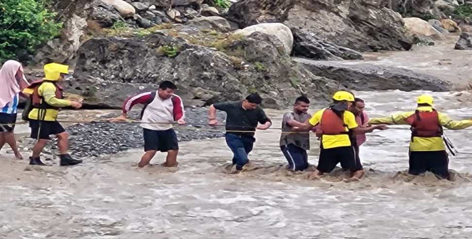 Guccupani rescue news: Seven Tourists Rescued from Rising Water at Gucchupani