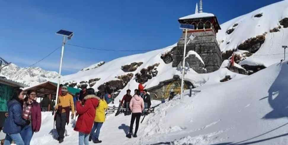 Tungnath temple : Tourists in Tungnath temple complex even after closing the doors