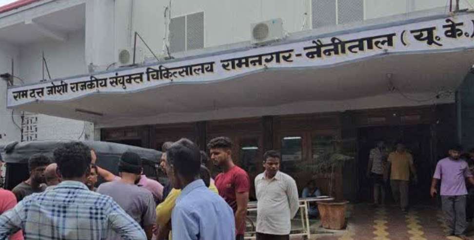 Road Accident in Ramnagar: high speed Wagon R car hit tempo of students
