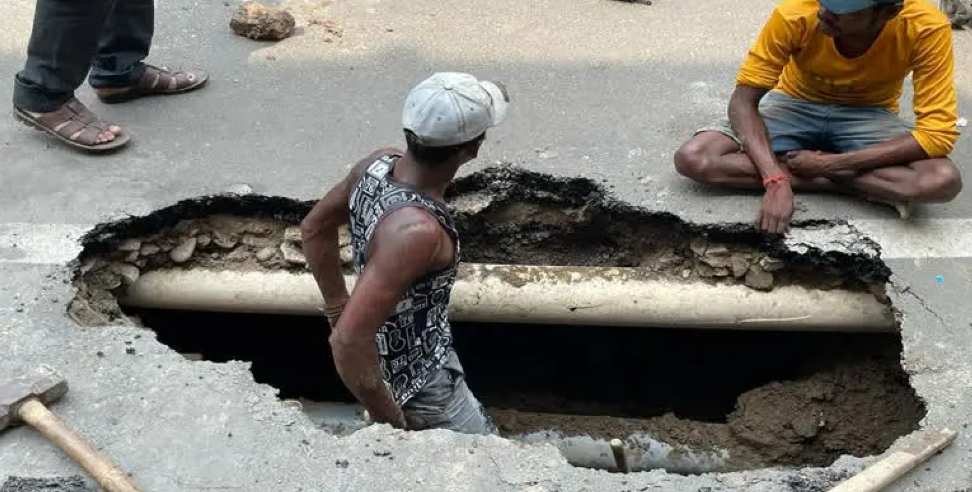 haridwar road collaps: Road collapse in Haridwar Ghoda Hospital Shiv Murti Road