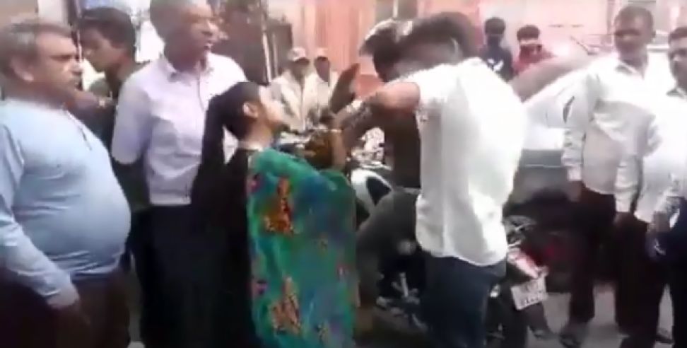 mussoorie girl boy beaten video: Girls beat up boy in Mussoorie