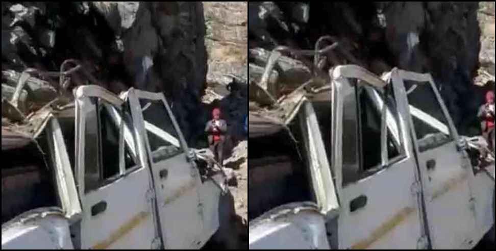 Uttarkashi boulder news: Boulders fell on election officers car in Uttarkashi