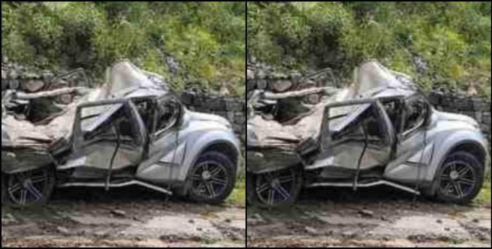 Uttarkashi News: Boulder fell from the mountain on the car in Uttarkashi