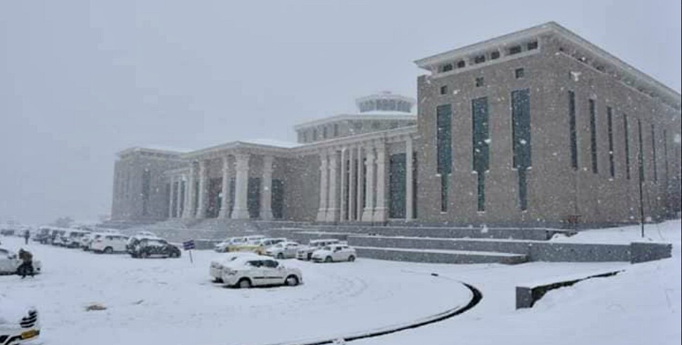 Gairsain snowfall pics: Snowfall in gairsain vidhan sabha