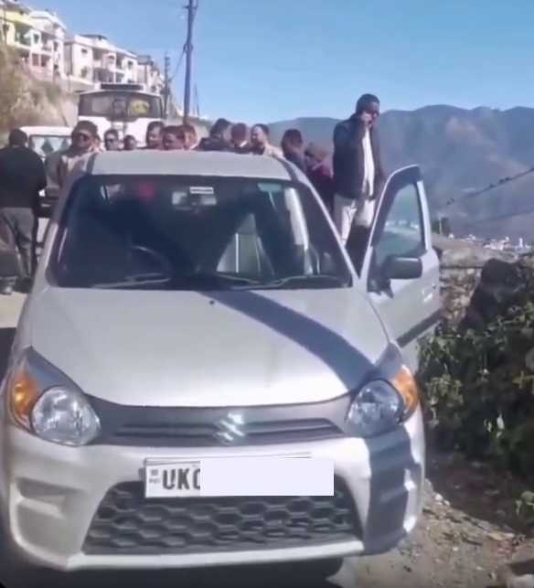 Contractor Mukesh Bhandari found dead in car