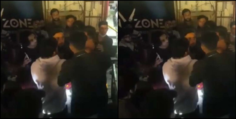 Mussoorie viral video: People beat drunk youths in mussoorie