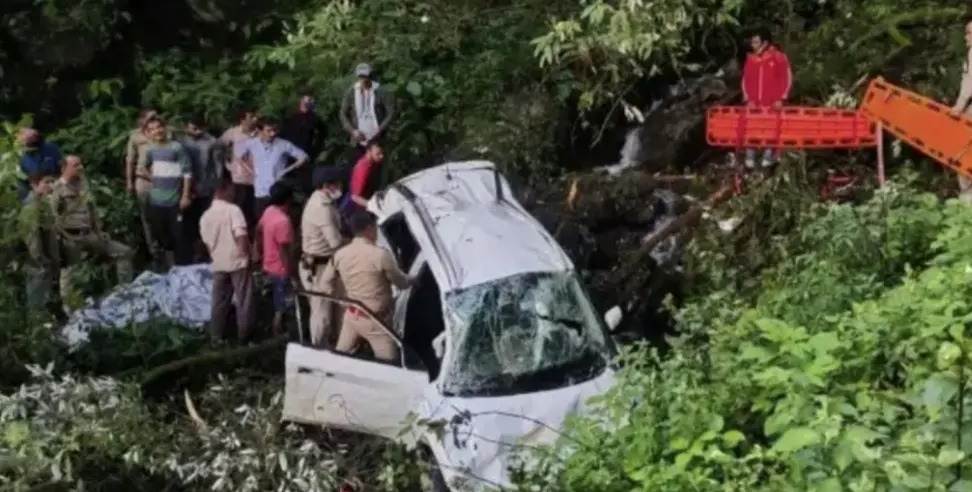 Nainital news: Car fell into a ditch in nainital
