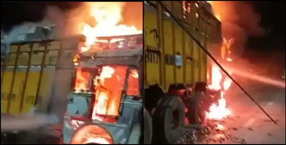 haridwar truck bike : bike truck colliding coming to haridwar