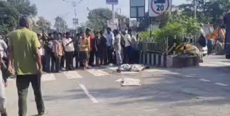 Dehradun Accident Today: 2 Killed as Cement-Laden Truck Overturns in Mohabbewala