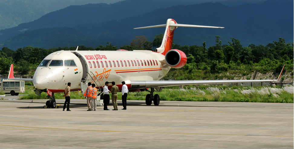 देहरादून एयरपोर्ट: Returning aircraft from Delhi to Dehradun airport.