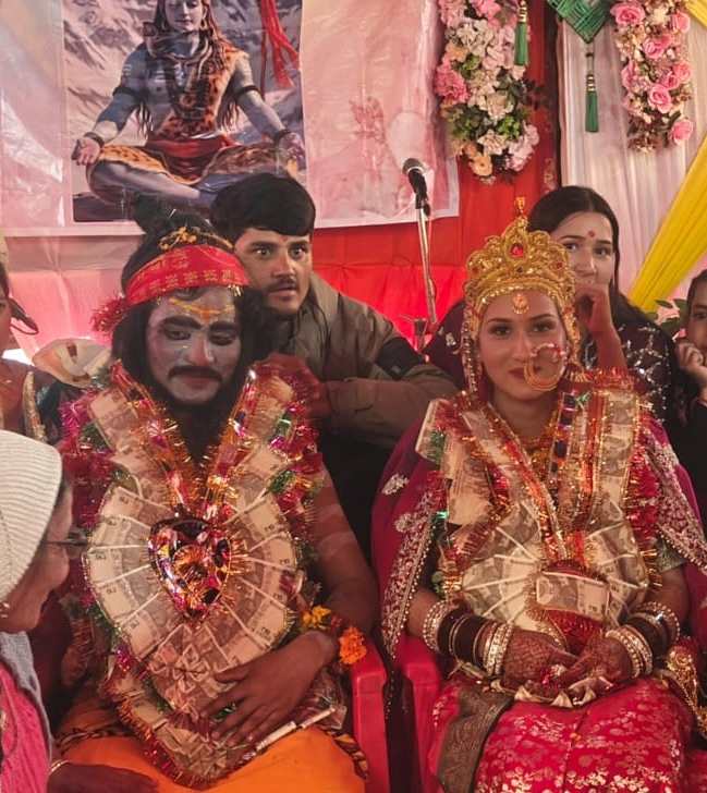 Couple Marries as Shiva and Parvati During Shiv Mahapuran Katha