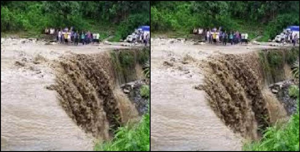 Uttarakhand Rain: Bike in the drain in Tanakpur