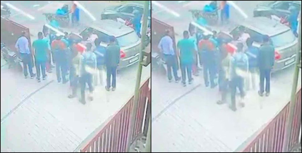 Auto driver beaten to death: Auto driver beaten to death after hitting child