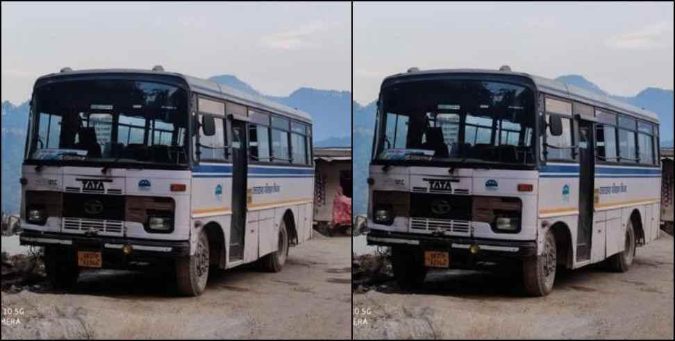 uttarakhand roadways bus tire: Uttarakhand Roadways moving bus Tire came out