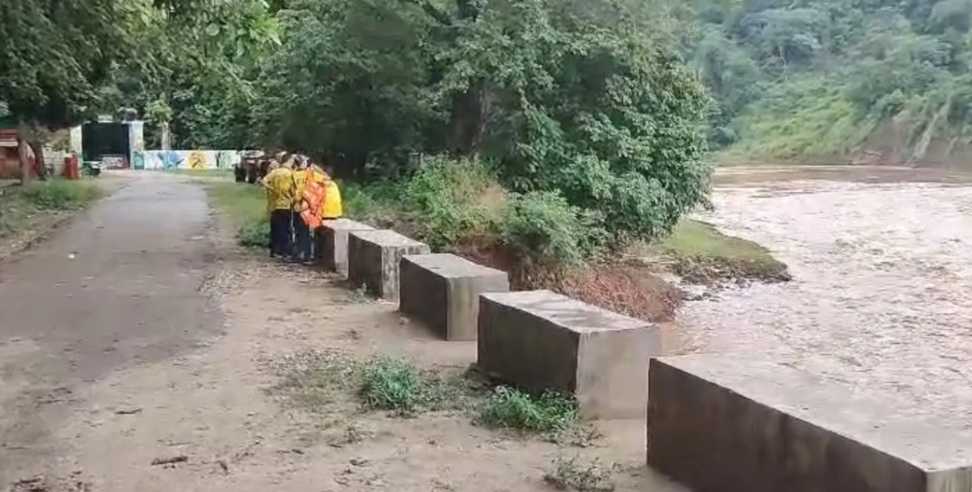 Kolhu River Accident: Mother and Daughter Swept Away in River