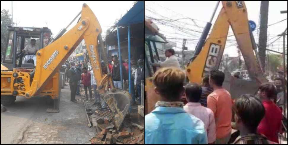 roorkee bulldozer stone pelting: People did stone pelting on bulldozers in Roorkee Rampur Chungi