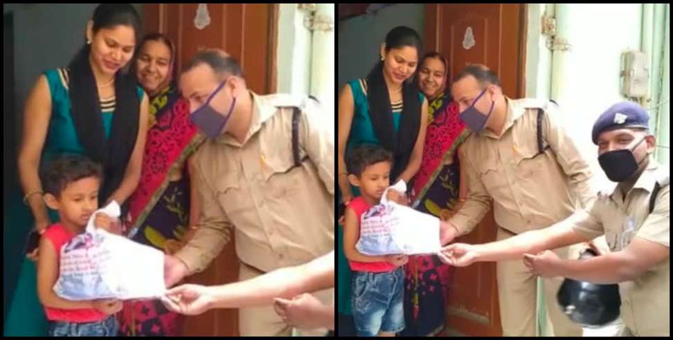 Roorkee CoronaVirus: Roorkee police gave cake to child on birthday