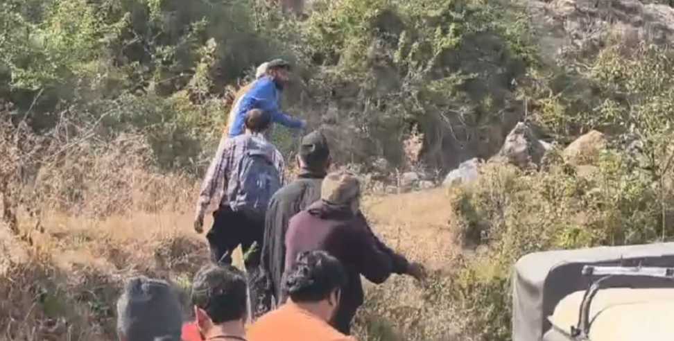 Lakhamandal: Stone pelting on forest department team in Lakhamandal