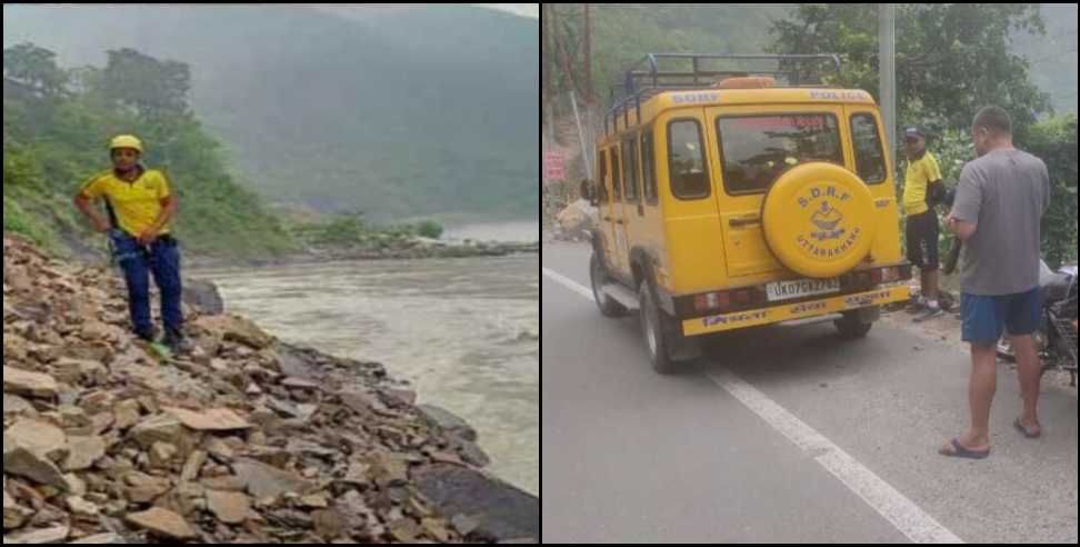 kaudiyala car ganga river: Car submerged in Ganga near Kaudiyala