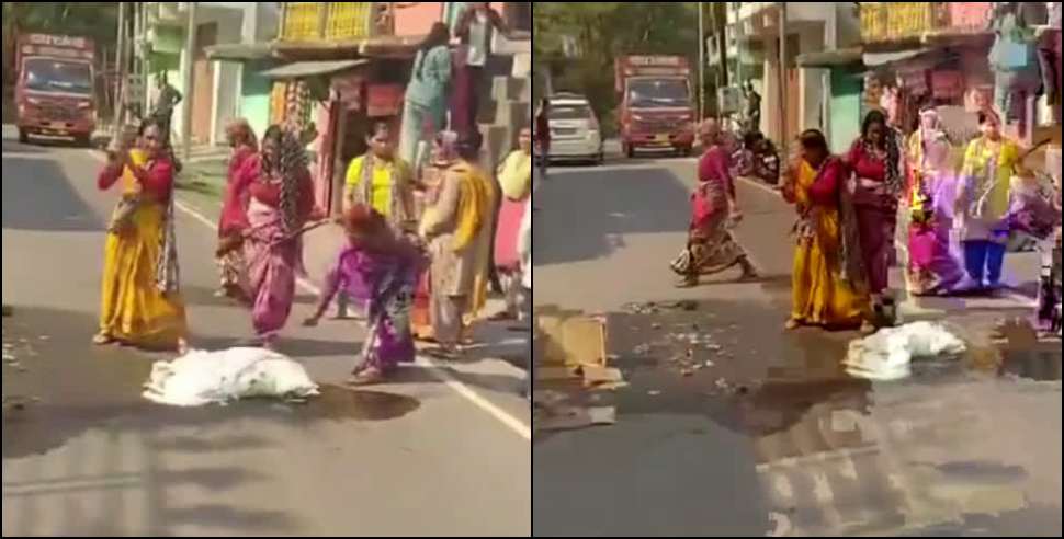 Protested Against Liquor Shop: Women protested against liquor shop
