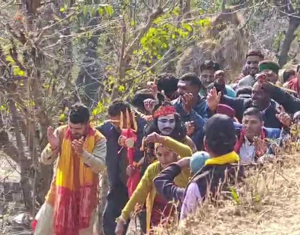 Couple Marries as Shiva and Parvati
