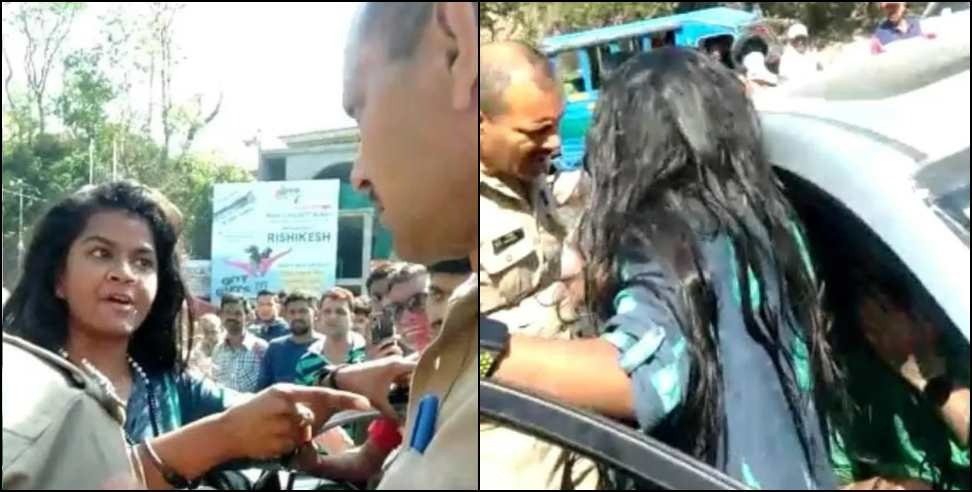 Rishikesh delhi women video : Delhi woman misbehaves with police in Rishikesh