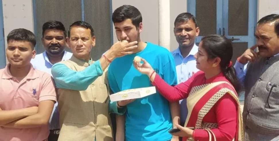 Uttarakhand Board Intermediate Topper: Uttarakhand Board Intermediate Topper Piyush Kholia