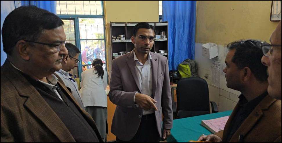 DM Savin Bansal: DM Savin Bansal raids the sub-district hospital