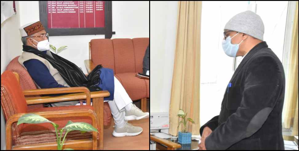 Trivendra Singh Rawat: CM Trivendra Singh Rawat in Garhwal Commissioner Camp Office