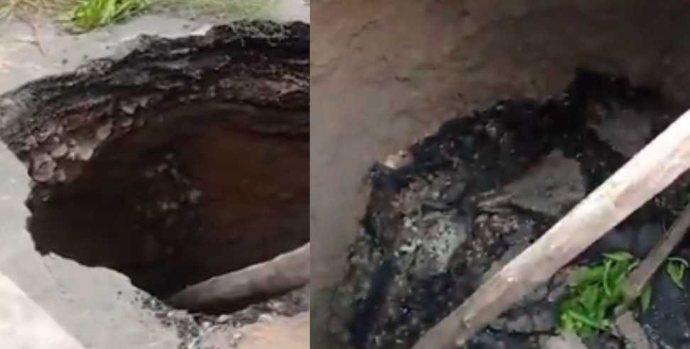 15 feet of Curzon Road collapsed near Satpal Maharaj residence