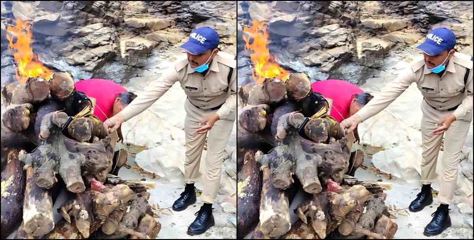 Chamoli Pushpa Devi Death: Chamoli police did Funeral of elderly woman