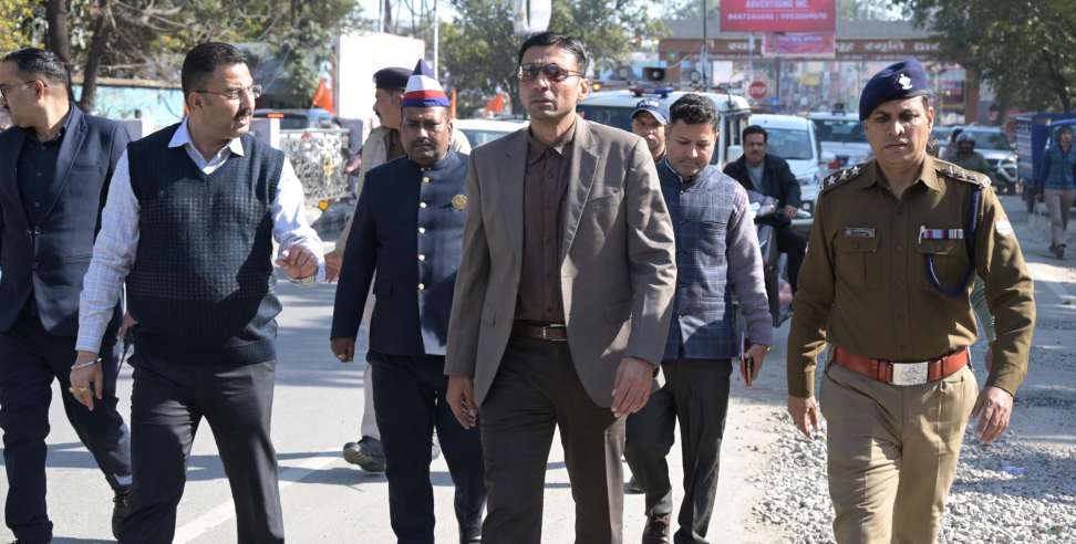 DM Savin Bansal: DM Savin Bansal Cracks Down on Illegal Road Cutting