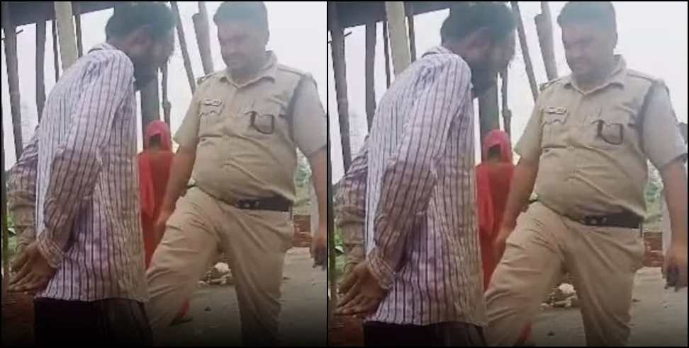 sahaspur police beaten youth: police constable beat theft accused in dehradun sahaspur video