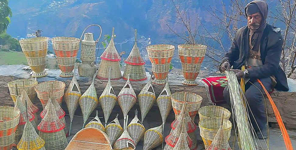 ringal handicrafts arts: Darmani lal is conserving Crafts of uttarakhand