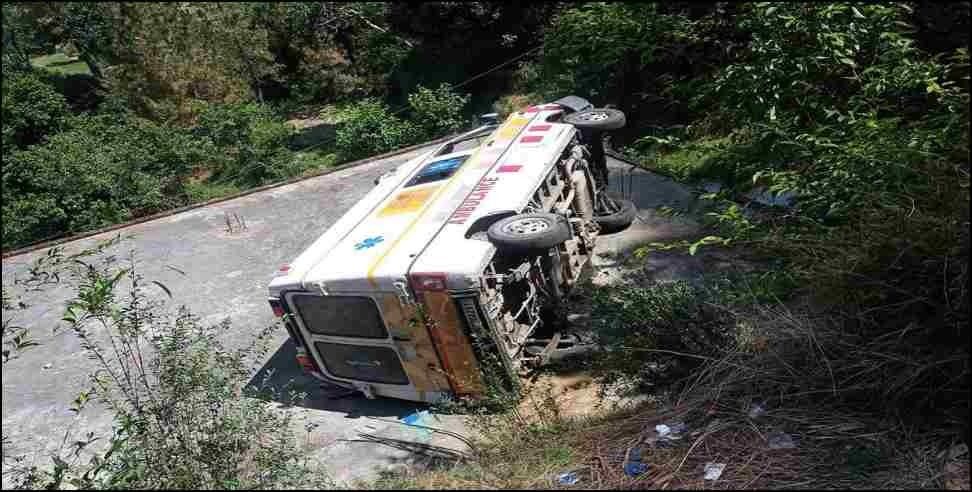 Almora Ambulance roof: Ambulance fell on the roof in Almora Ranikhet