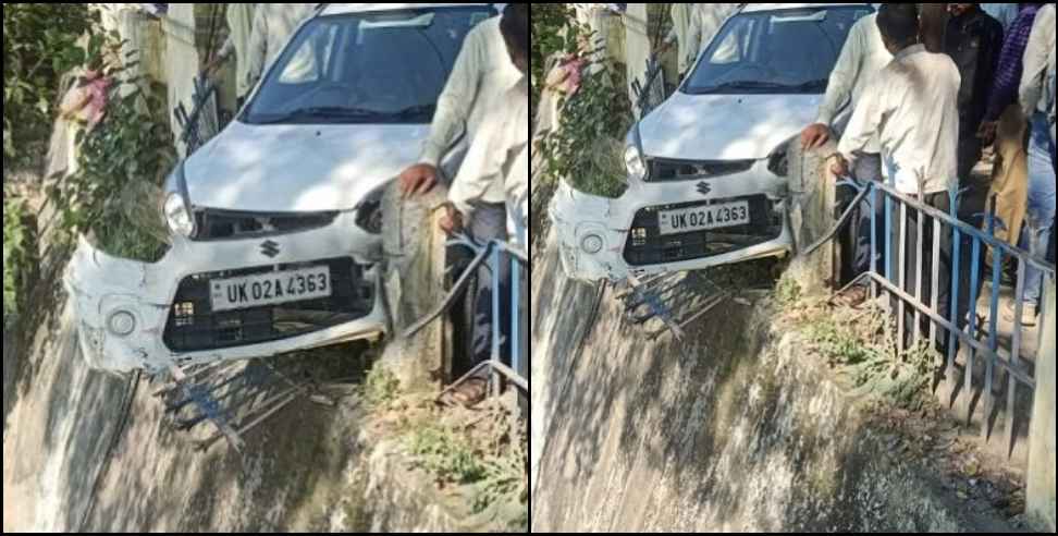 Bageshwar Car broke: Car broke parafit in bageshwar
