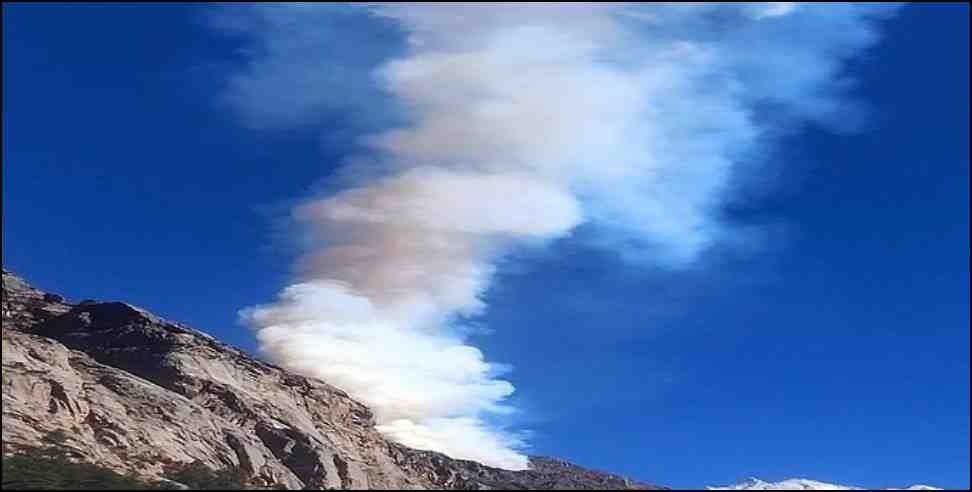 Uttarakhand mountain smoke: Smoke came out from the mountain after the earthquake in Uttarkashi