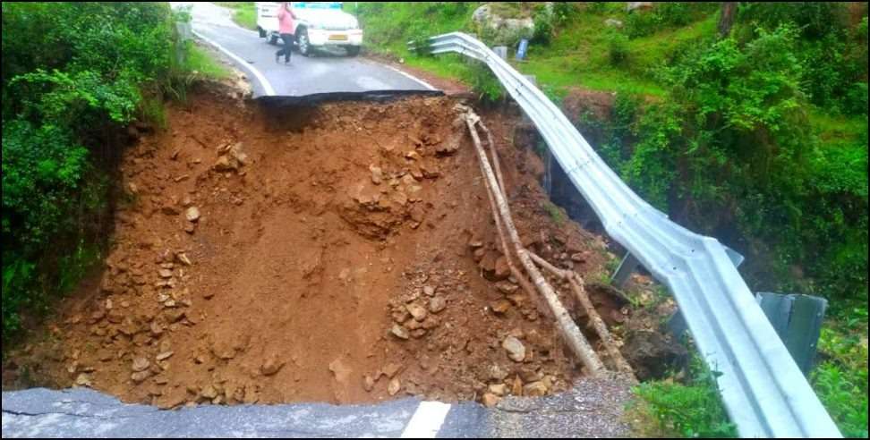 Ranikhet-Karnprayag road Landslide: Landslide on Ranikhet-Karnprayag NH-109