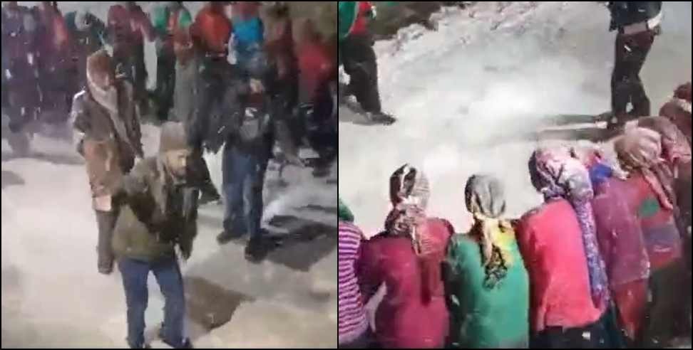 Gangi Village Snowfall Wedding : Tehri Garhwal Gangi Village Snowfall and Wedding Dance Viral