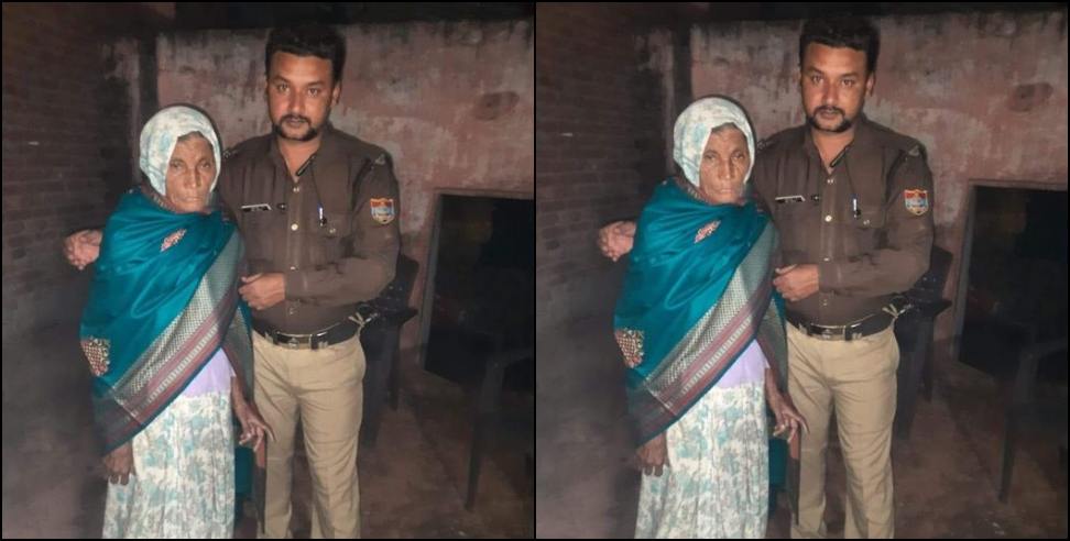 Haridwar police Constable anil: Uttarakhand police Constable anil helping old homeless women