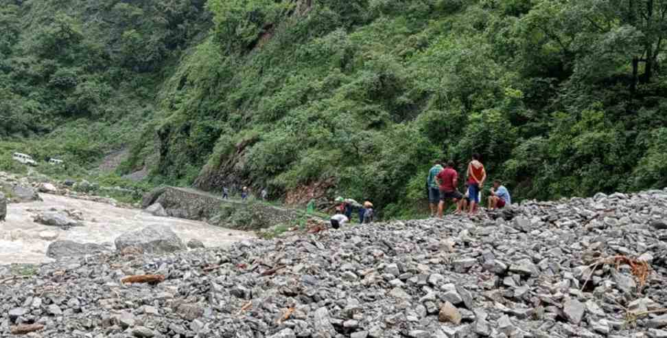 dehradun sera village delivery : Delivery on the way to Dehradun Sera village