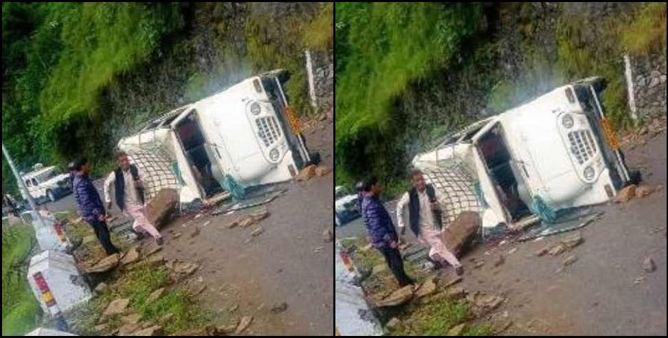 Dehradun vikasnagar max: Boulder fallen in max vehicle in dehradun