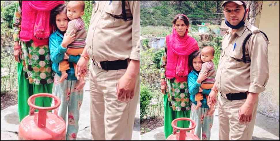 Chamoli Police: Chamoli police helps a little girl provides gas in hills Uttarakhand