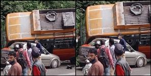 image: Bus overturned in road near kainchi dham