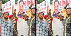 image: People protest in aam aadmi party rally