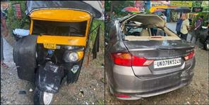 image: car auto collision on dehradun mussoorie road