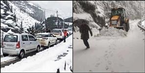 image: Road block from snowfall in Nainital